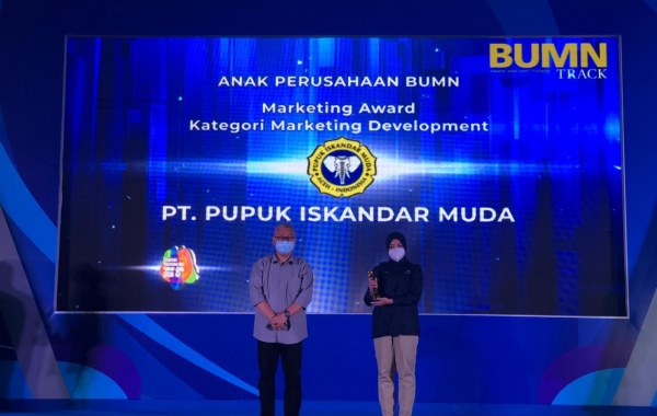  PT Pupuk Iskandar Muda Raih Penghargaan The Best Marketing Development Di Ajang Bumn Marketing & Branding Award Ke 8 Tahun 2020 